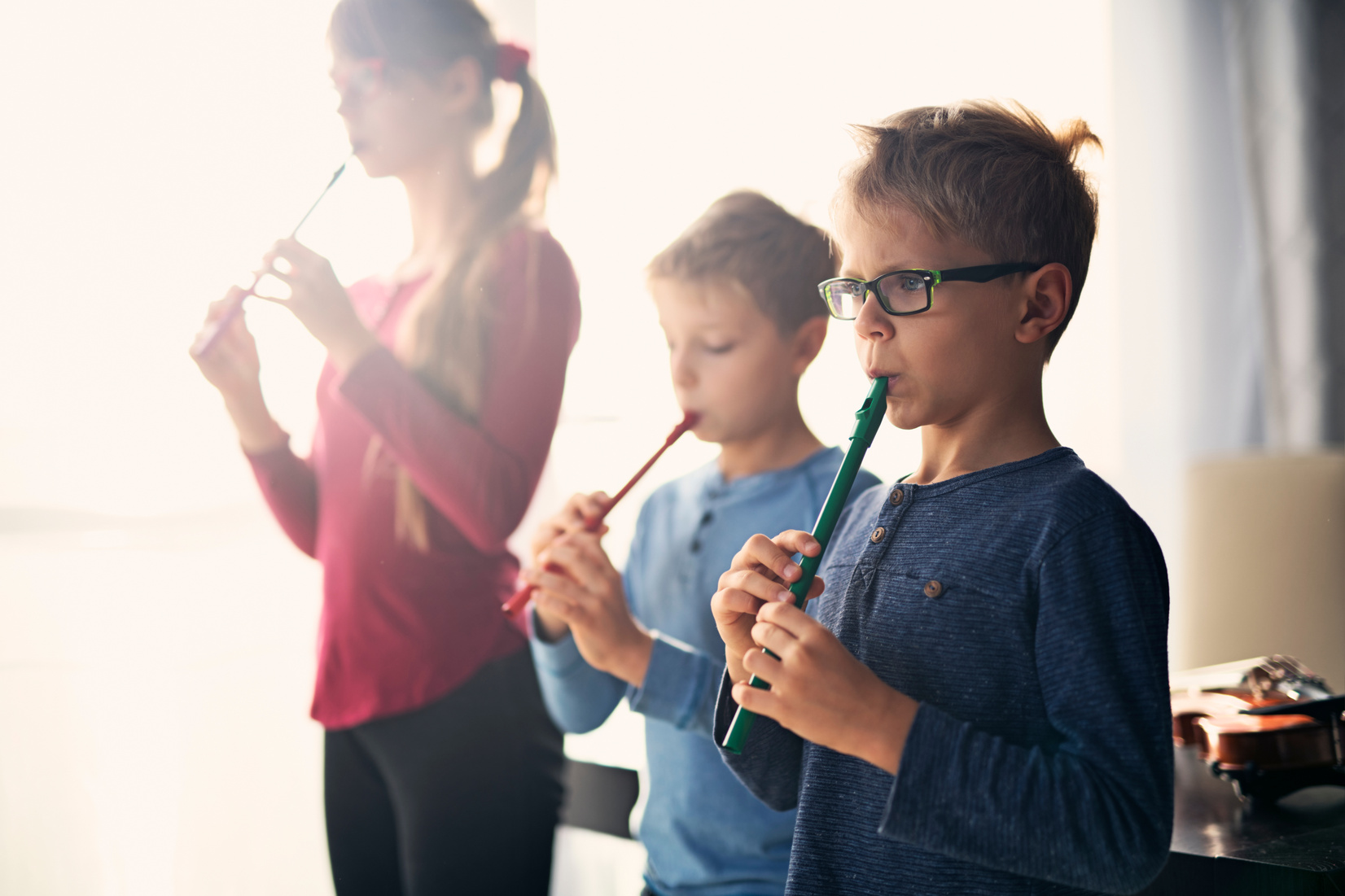 Kids playing flutes together in music class